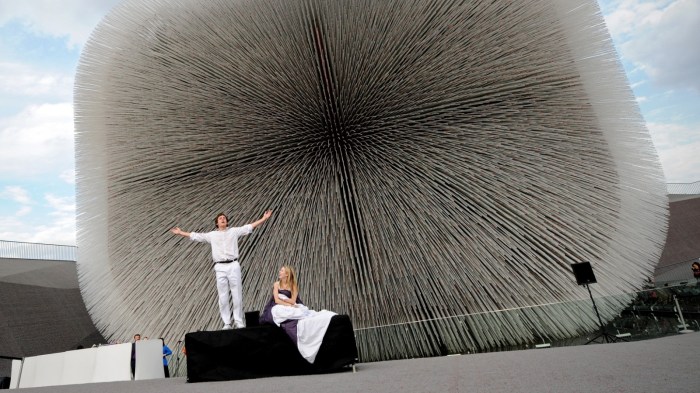 Heatherwick thomas designs style pavilion