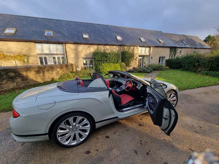 This chinese luxury hybrid suv combines a tank a bentley and a boat