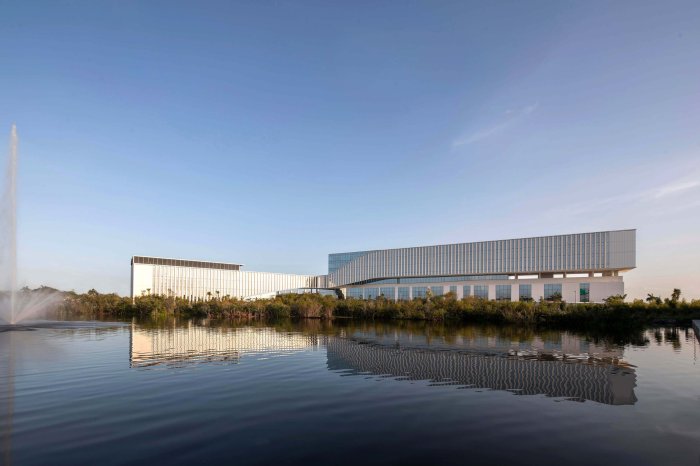 Antivaxers covid deniers trump national doral miami resort