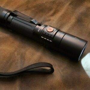 Flashlight flashlights tactical fenix gearjunkie pd35 carrying common gear explained hiking